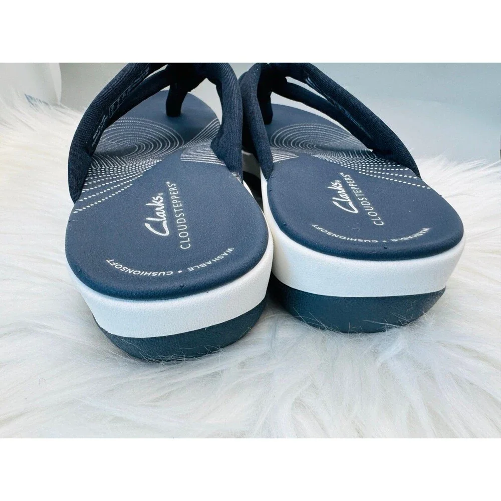 Clarks Arla Glison size 7 Flip Flop Sandals Navy Blue Comfort Sandals worn once
